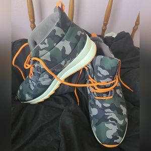 Gianni Bini Women's Warm Nylon Camo Booties Size 10